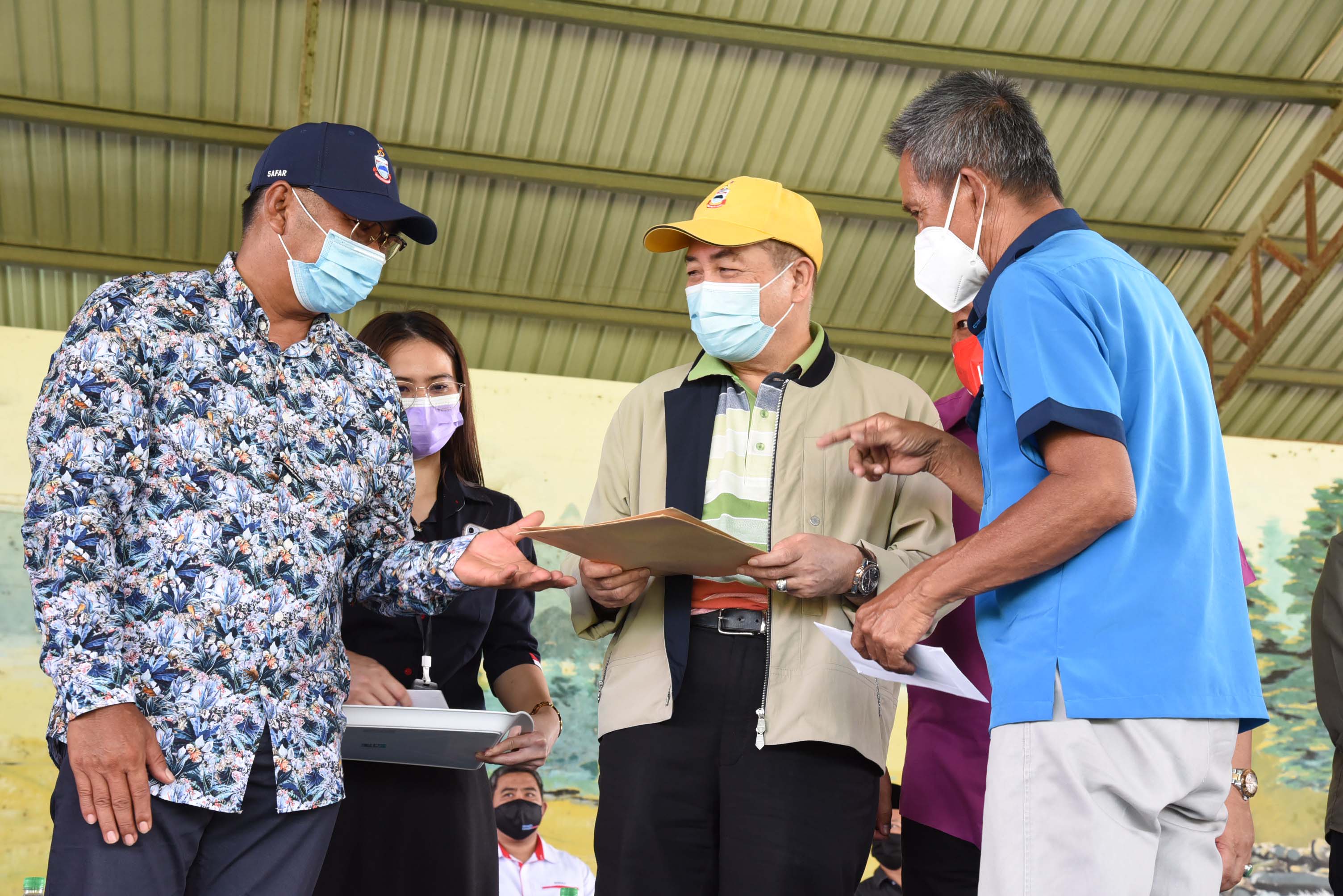 Ketua Menteri lawat & serah bantuan kepada mangsa banjir di PPS Pitas & Kota Marudu