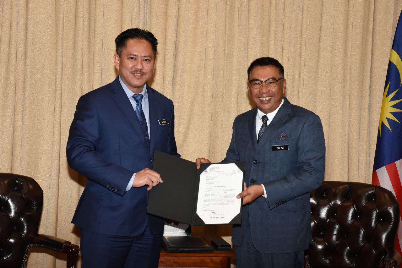 Majlis Penyerahan Watikah Pelantikan Ketua Pengarah Perkhidmatan Awam Negeri, Setiausaha Tetap Kementerian Kerja Raya, Pengarah Bahagian Kabinet dan Dasar serta Ketua Pegawai Eksekutif Sekretariat Sabah Maju Jaya