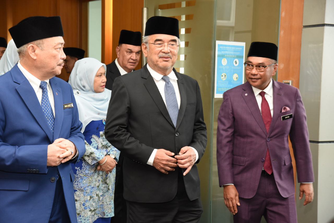 Sambutan Ketibaan Tuan Yang Terutama (TYT) Tun Seri Setia Dr. Haji Mohd Ali Bin Mohd Rustam, Yang di-Pertua Negeri Melaka dan isteri ke Sabah