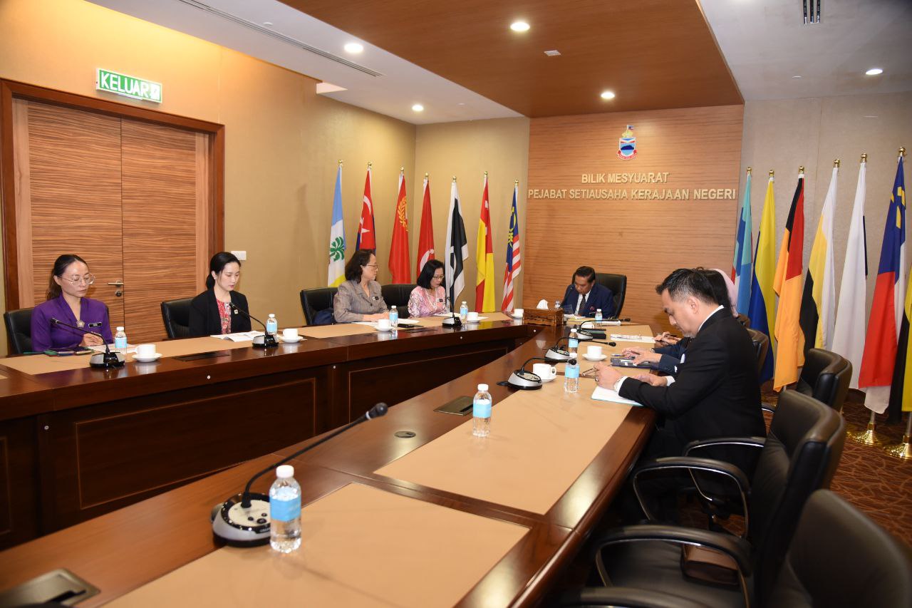 Delegasi daripada Kementerian Kesihatan Malaysia yang diterajui oleh Pengarah Jabatan Kesihatan Negeri Sabah, YBhg. Datuk Dr. Maria Suleiman
