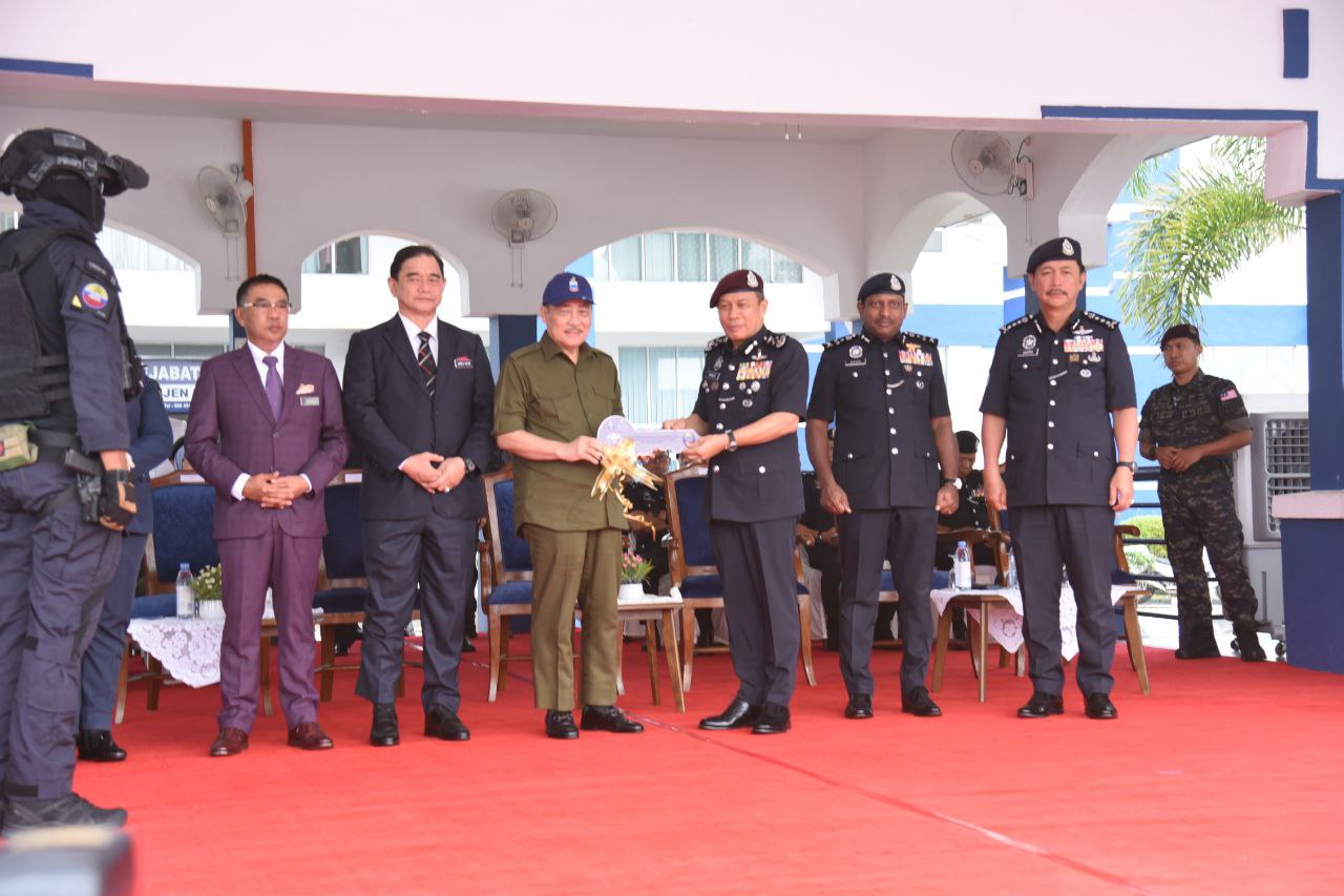 Komitmen Kerajaan Negeri Perkasa Keselamatan Sabah Melalui Sumbangan Kenderaan Operasi PDRM